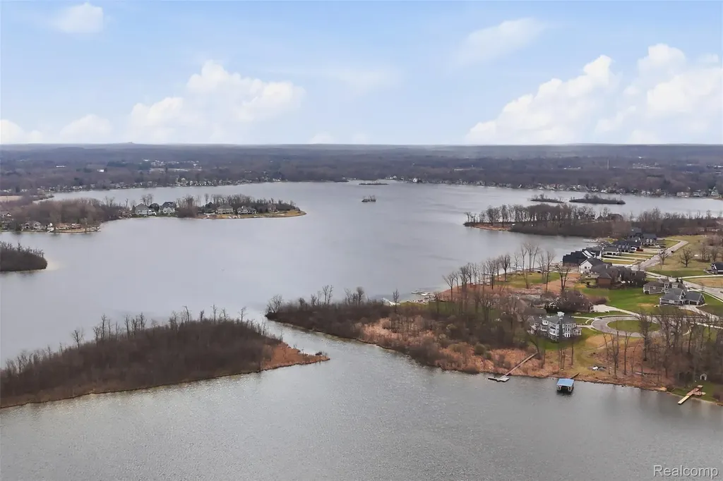 14275 Wright Drive Fenton Charter Township MI 48451