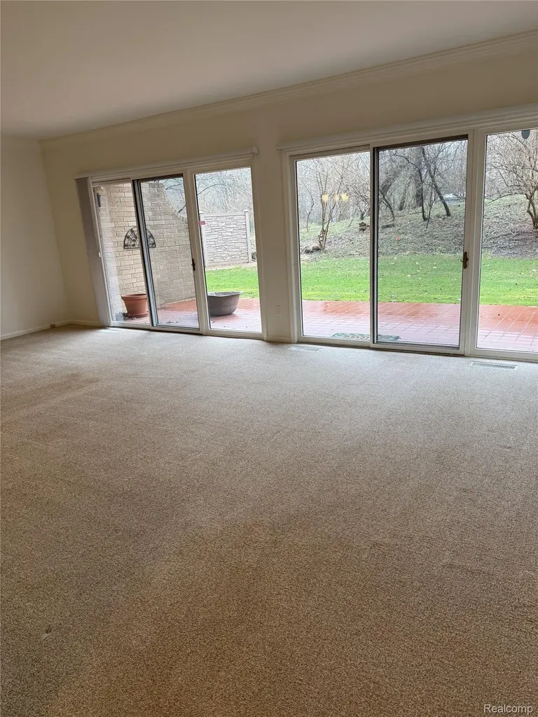 4040 Greenleaf Circle Kalamazoo City MI 49008
