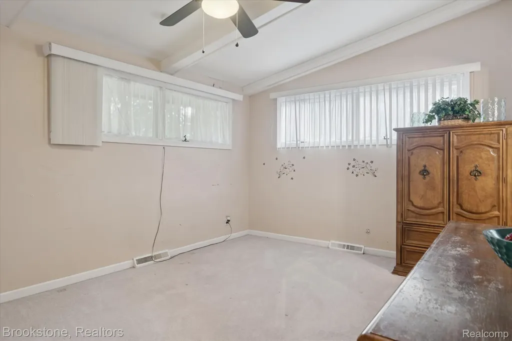 4665 W Maple Road Bloomfield Hills City MI 48301