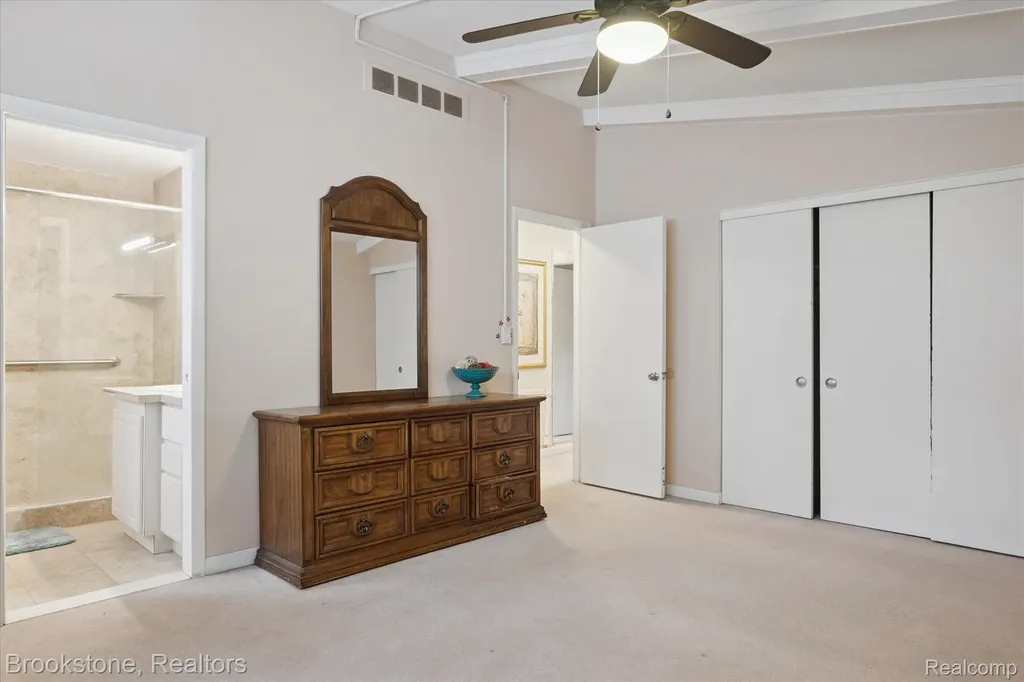 4665 W Maple Road Bloomfield Hills City MI 48301