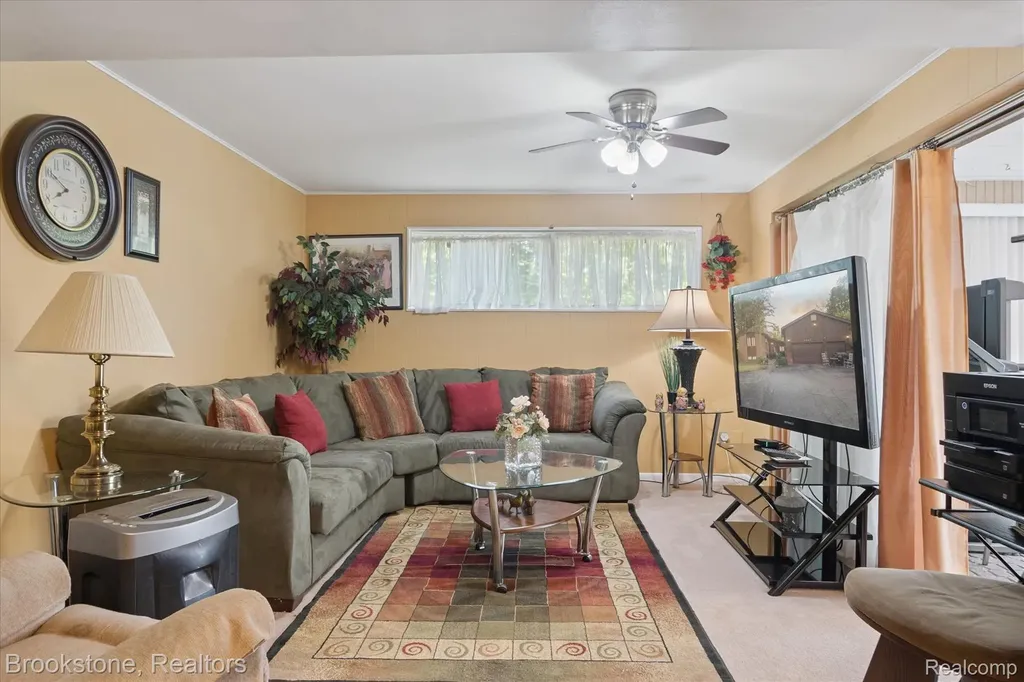 4665 W Maple Road Bloomfield Hills City MI 48301