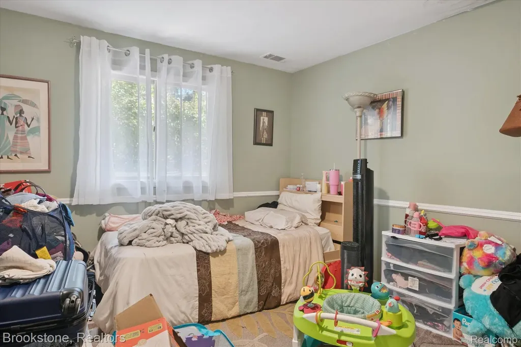 4665 W Maple Road Bloomfield Hills City MI 48301