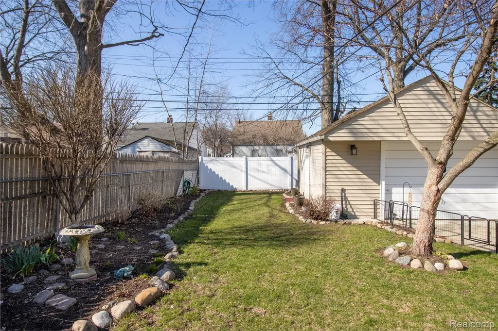 2175 Garfield Street Ferndale City MI 48220