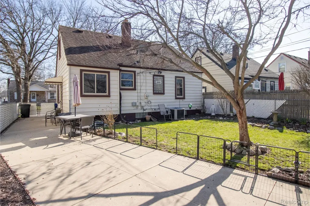 2175 Garfield Street Ferndale City MI 48220