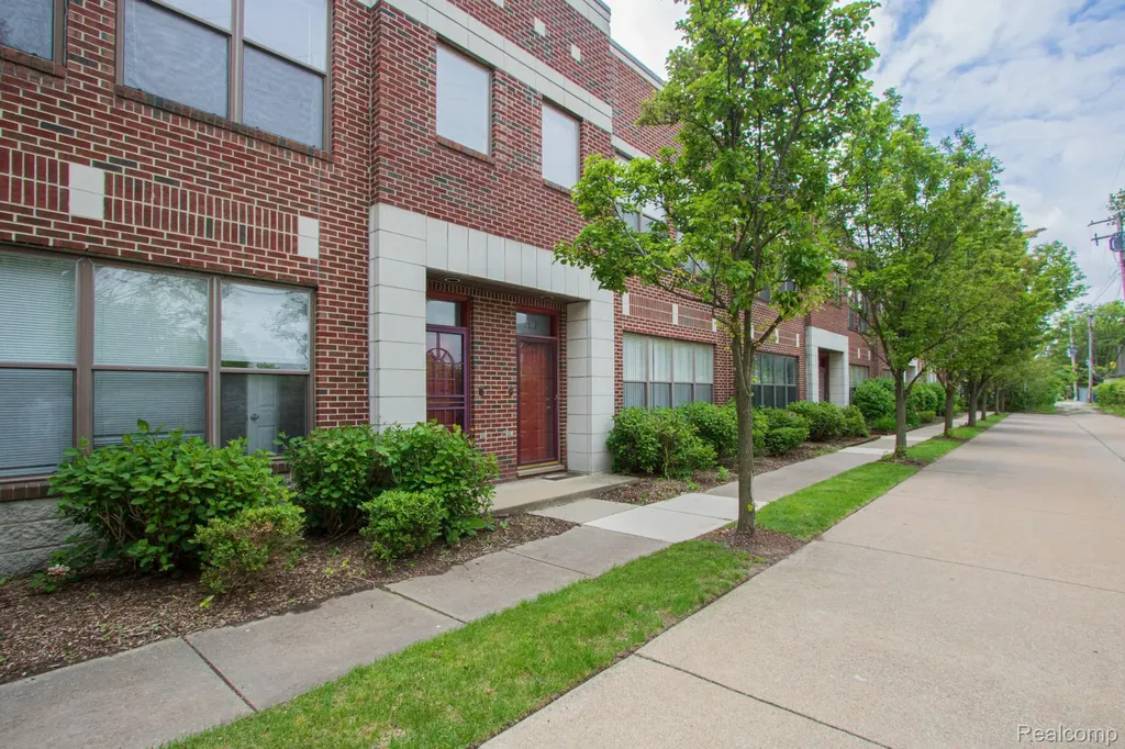 68 W Bethune Street Detroit City MI 48202