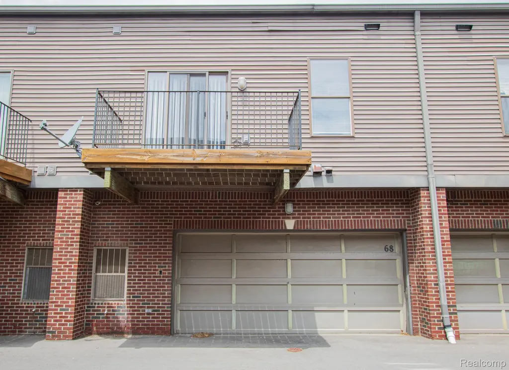 68 W Bethune Street Detroit City MI 48202