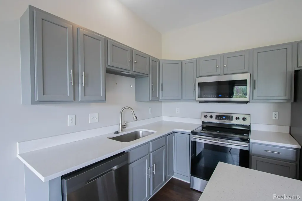 68 W Bethune Street Detroit City MI 48202