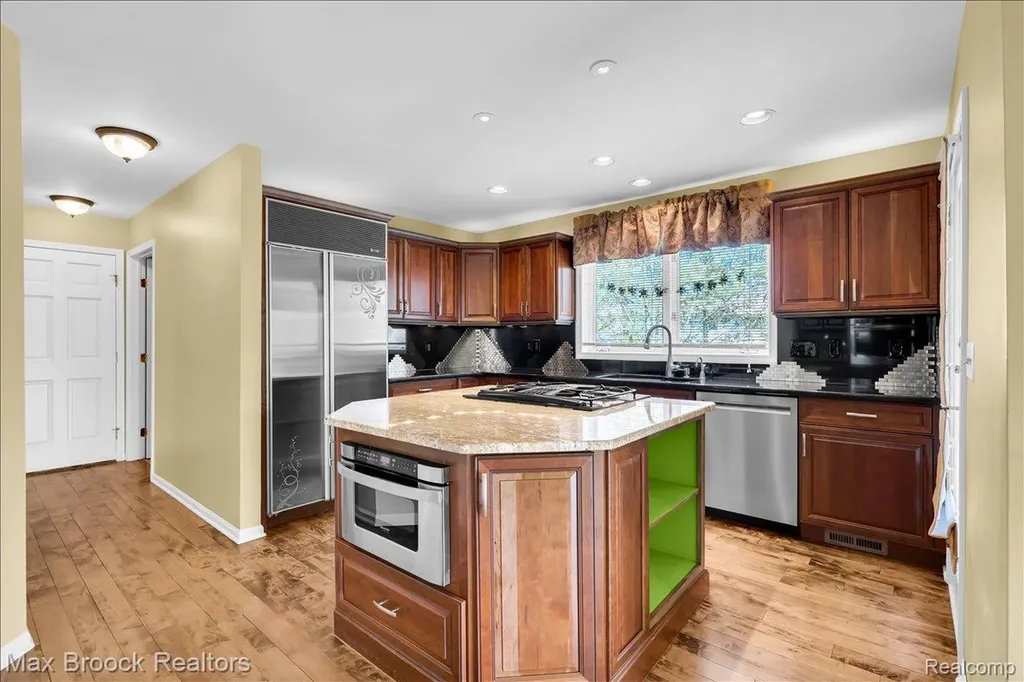 11633 Lorenz Way Plymouth Charter Township MI 48170