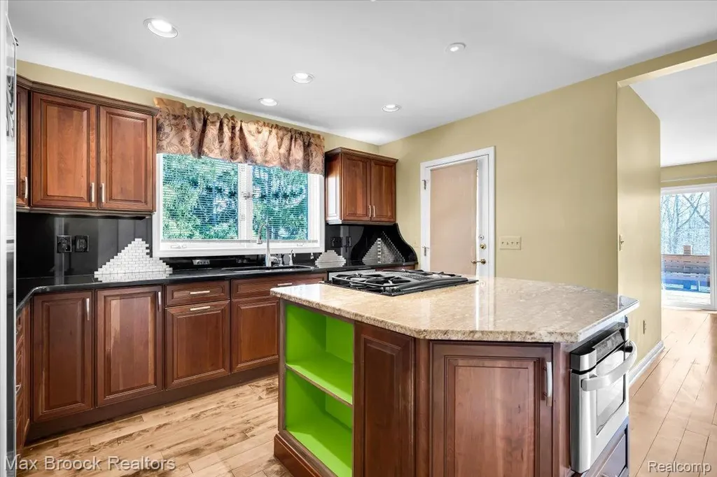 11633 Lorenz Way Plymouth Charter Township MI 48170