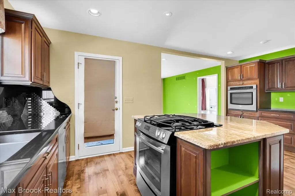 11633 Lorenz Way Plymouth Charter Township MI 48170