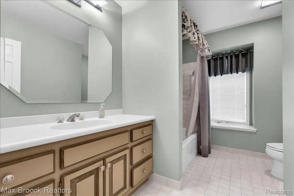 11633 Lorenz Way Plymouth Charter Township MI 48170