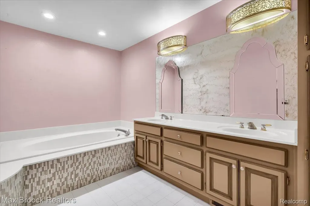 11633 Lorenz Way Plymouth Charter Township MI 48170