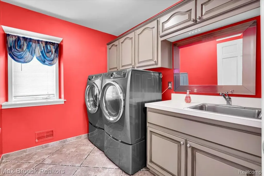 11633 Lorenz Way Plymouth Charter Township MI 48170