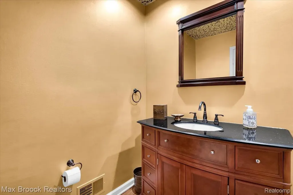 11633 Lorenz Way Plymouth Charter Township MI 48170