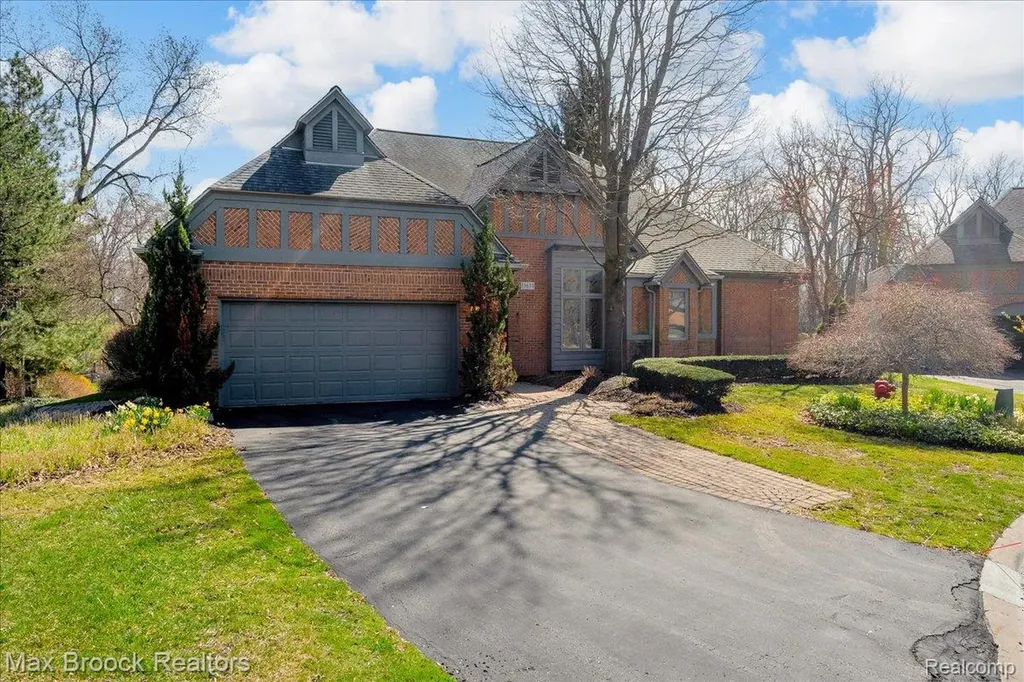 11633 Lorenz Way Plymouth Charter Township MI 48170