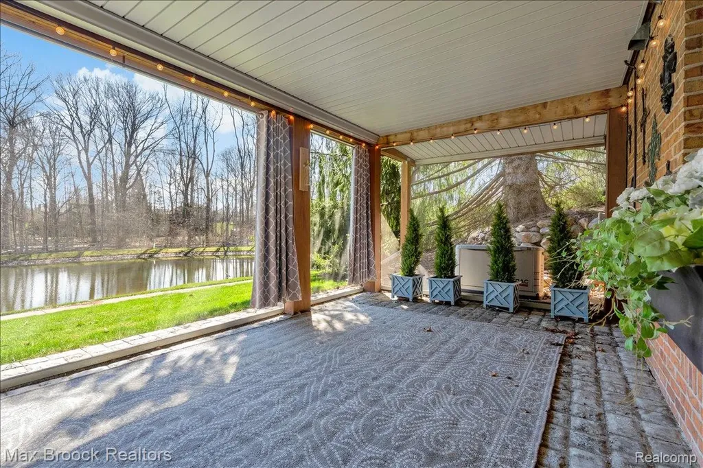 11633 Lorenz Way Plymouth Charter Township MI 48170