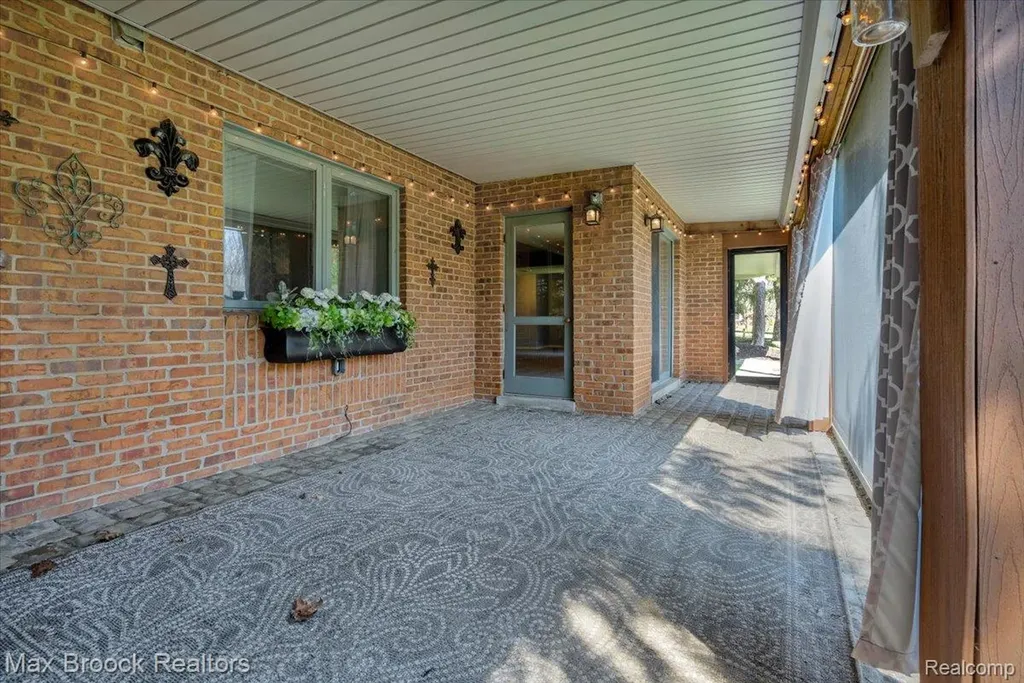 11633 Lorenz Way Plymouth Charter Township MI 48170