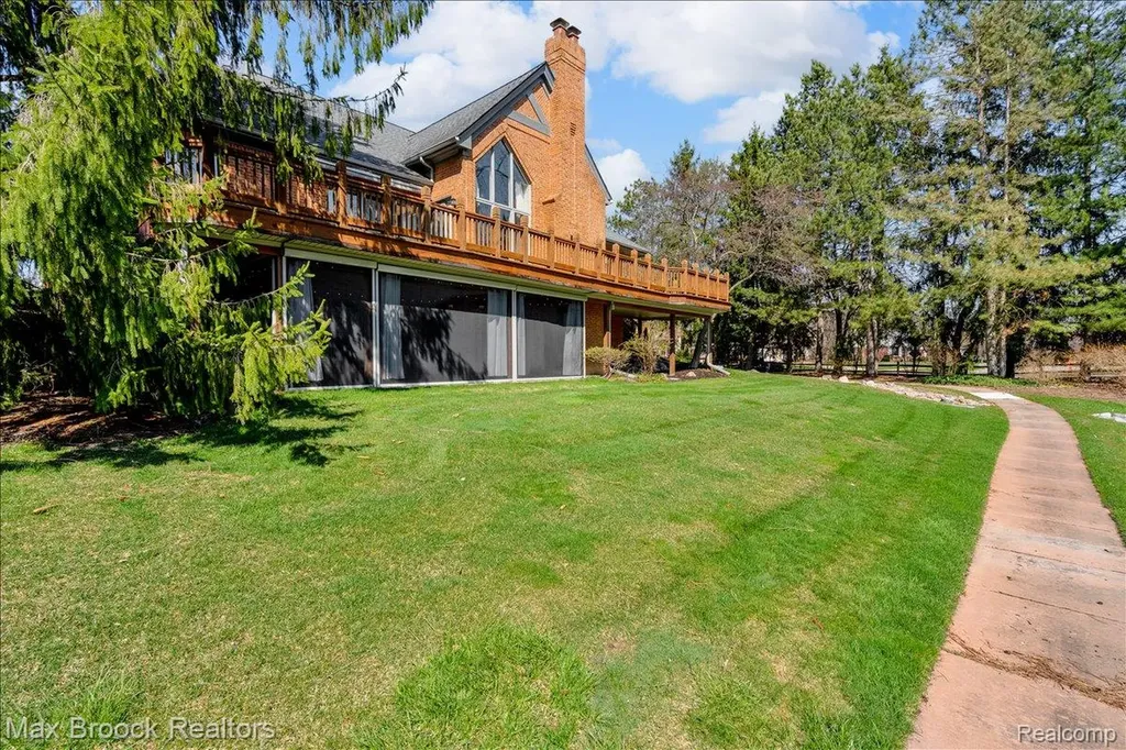 11633 Lorenz Way Plymouth Charter Township MI 48170