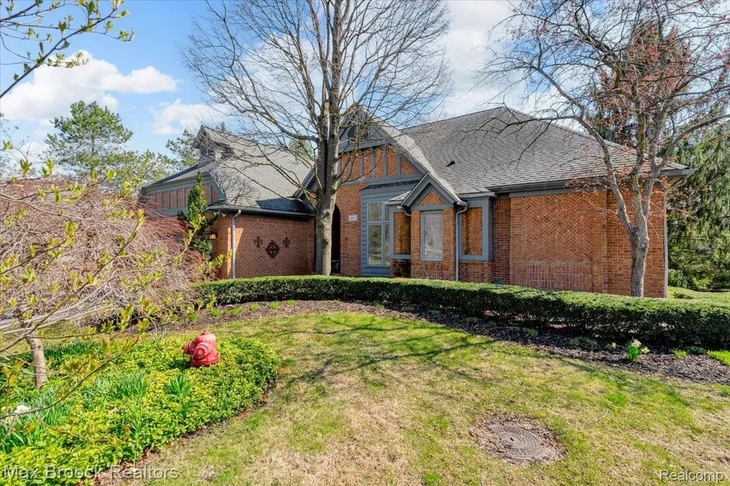 11633 Lorenz Way Plymouth Charter Township MI 48170