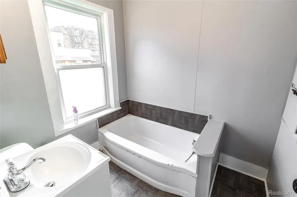 6 Law Street Lapeer City MI 48446