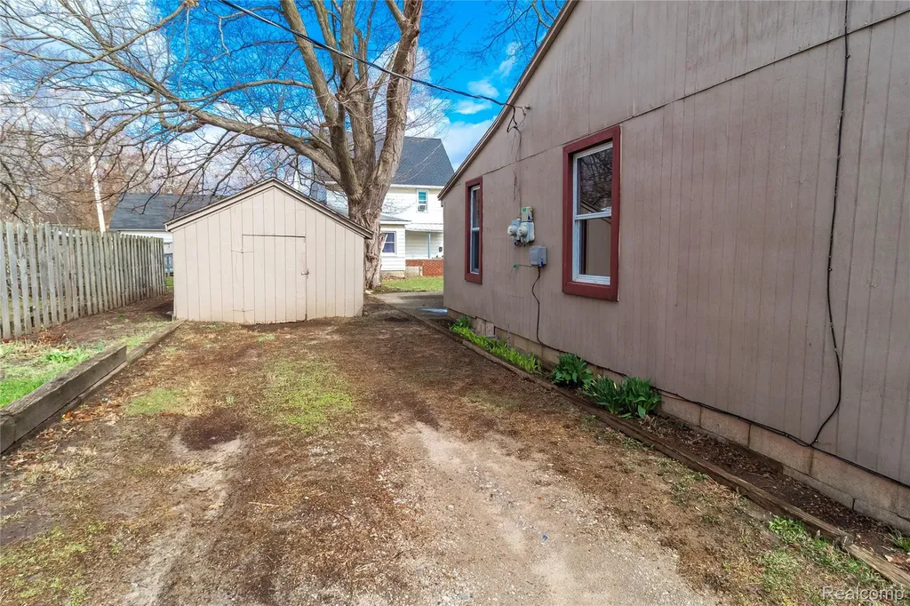 6 Law Street Lapeer City MI 48446