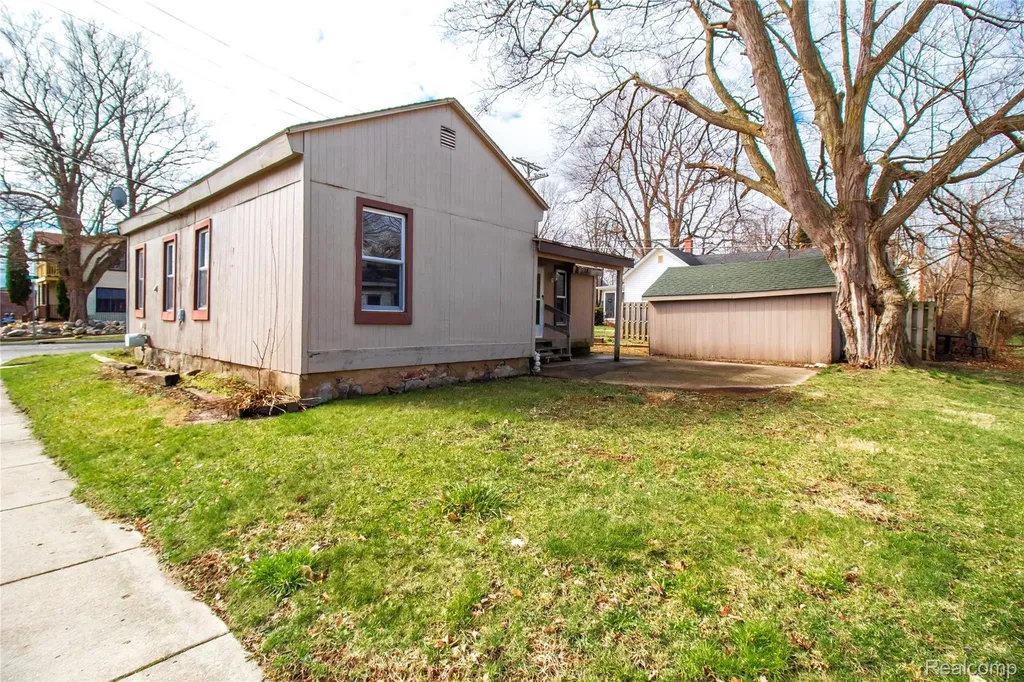 6 Law Street Lapeer City MI 48446