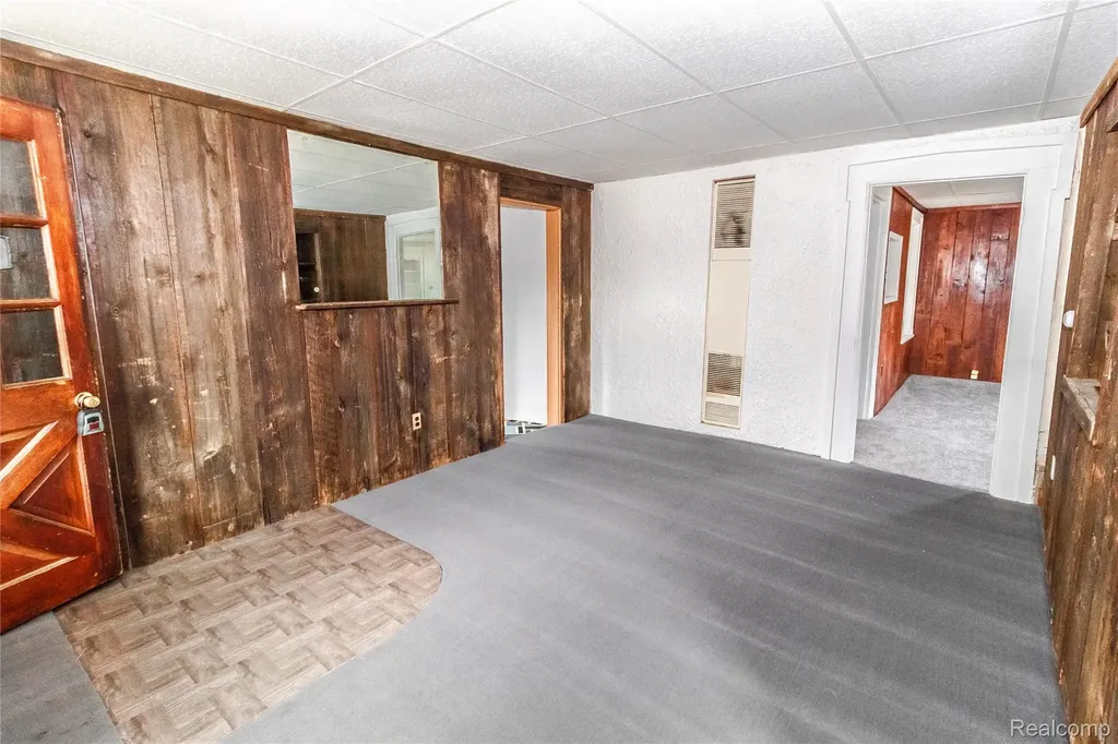 6 Law Street Lapeer City MI 48446