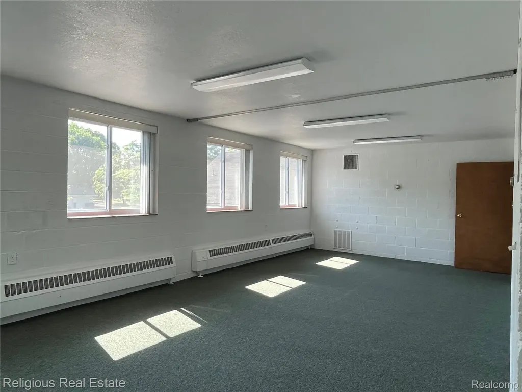 1717 E Sugnet Road Midland City MI 48642