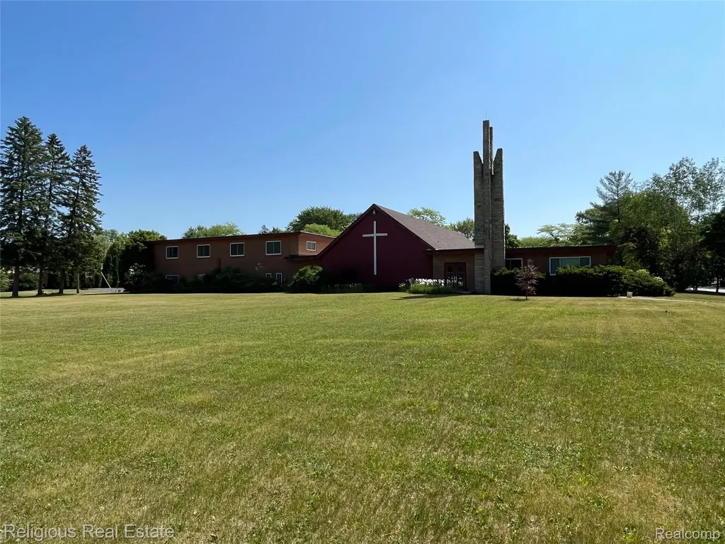 1717 E Sugnet Road Midland City MI 48642