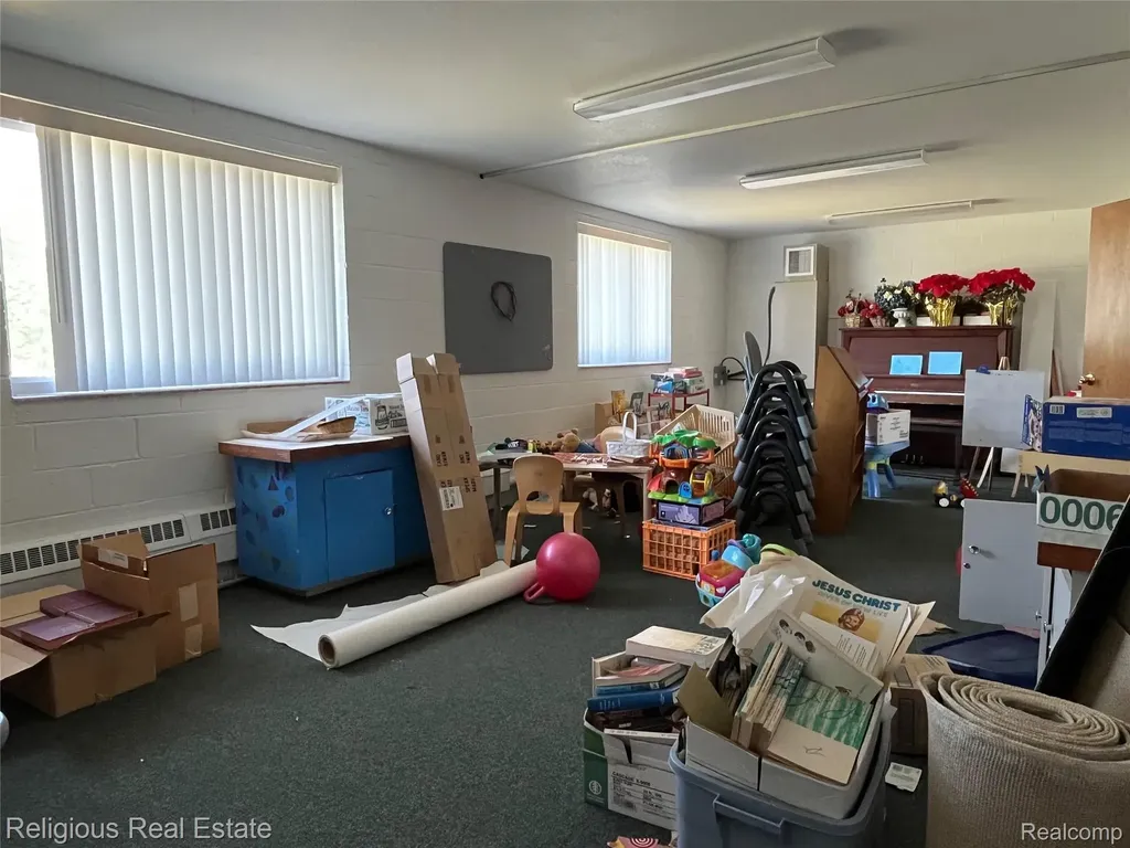 1717 E Sugnet Road Midland City MI 48642