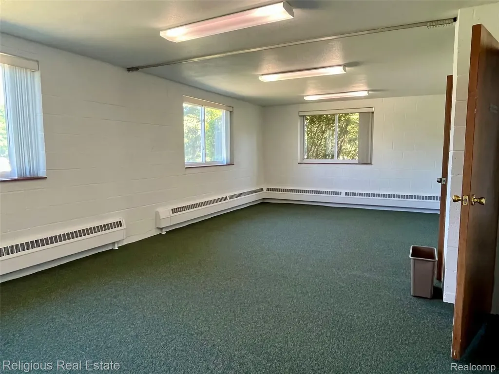 1717 E Sugnet Road Midland City MI 48642