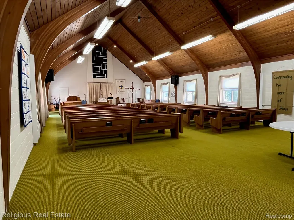 1717 E Sugnet Road Midland City MI 48642