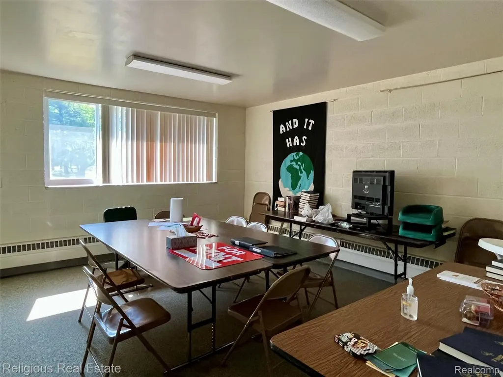 1717 E Sugnet Road Midland City MI 48642