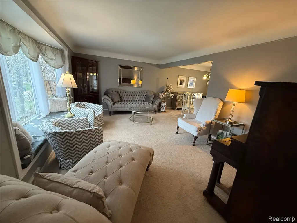 1645 Blairmoor Court Grosse Pointe Woods City MI 48236