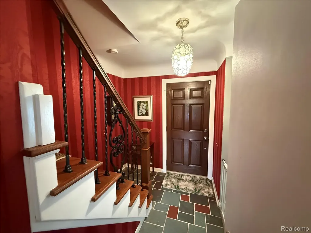 1645 Blairmoor Court Grosse Pointe Woods City MI 48236