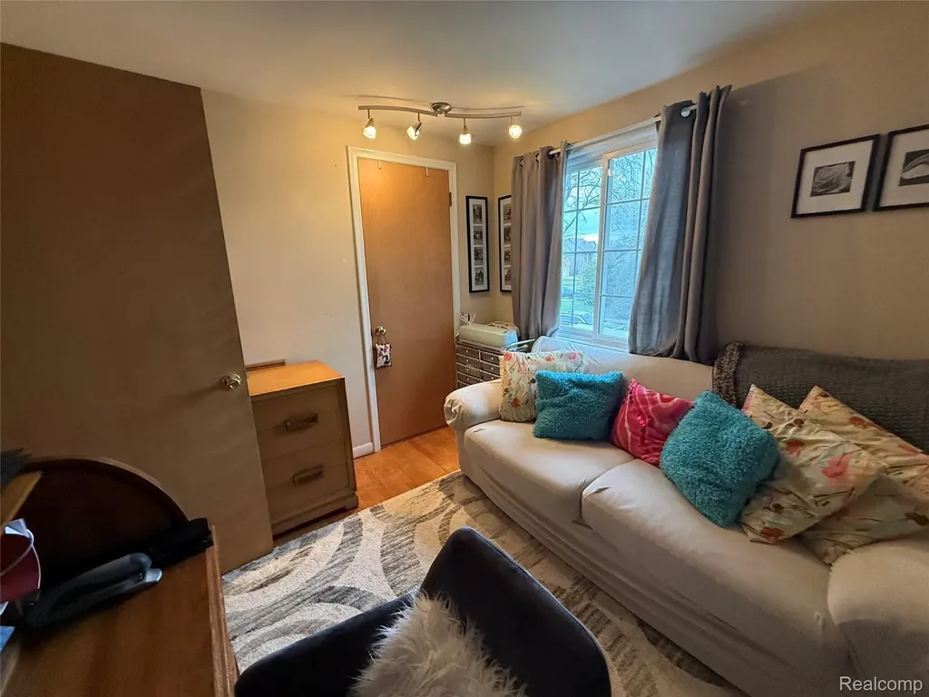 1645 Blairmoor Court Grosse Pointe Woods City MI 48236