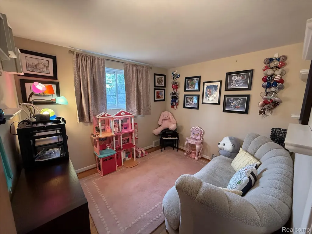 1645 Blairmoor Court Grosse Pointe Woods City MI 48236