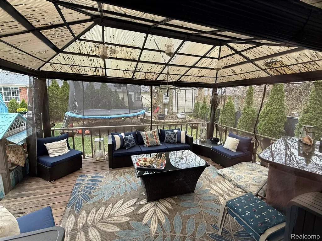1645 Blairmoor Court Grosse Pointe Woods City MI 48236