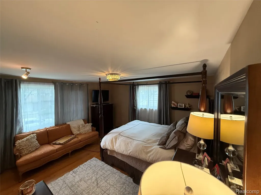 1645 Blairmoor Court Grosse Pointe Woods City MI 48236