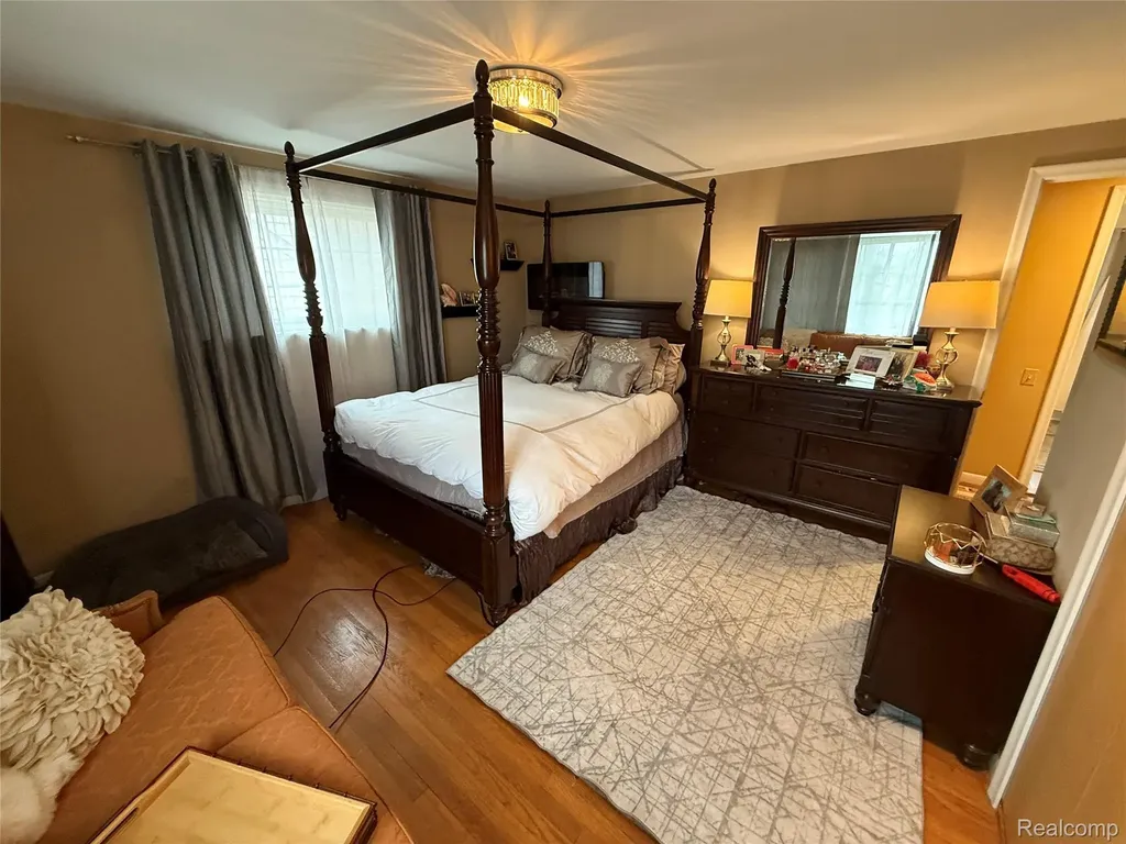 1645 Blairmoor Court Grosse Pointe Woods City MI 48236