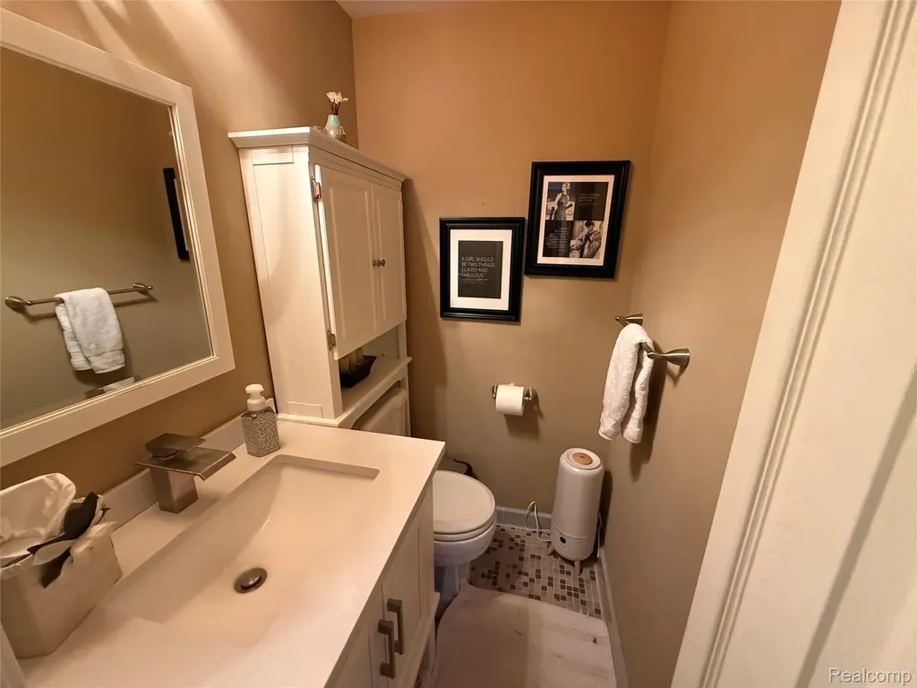 1645 Blairmoor Court Grosse Pointe Woods City MI 48236