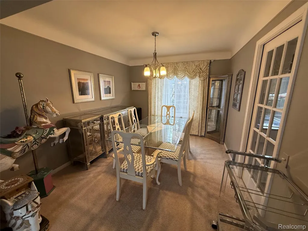 1645 Blairmoor Court Grosse Pointe Woods City MI 48236