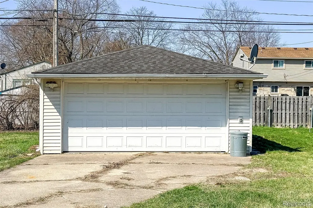 8471 Fremont Street Westland City MI 48185