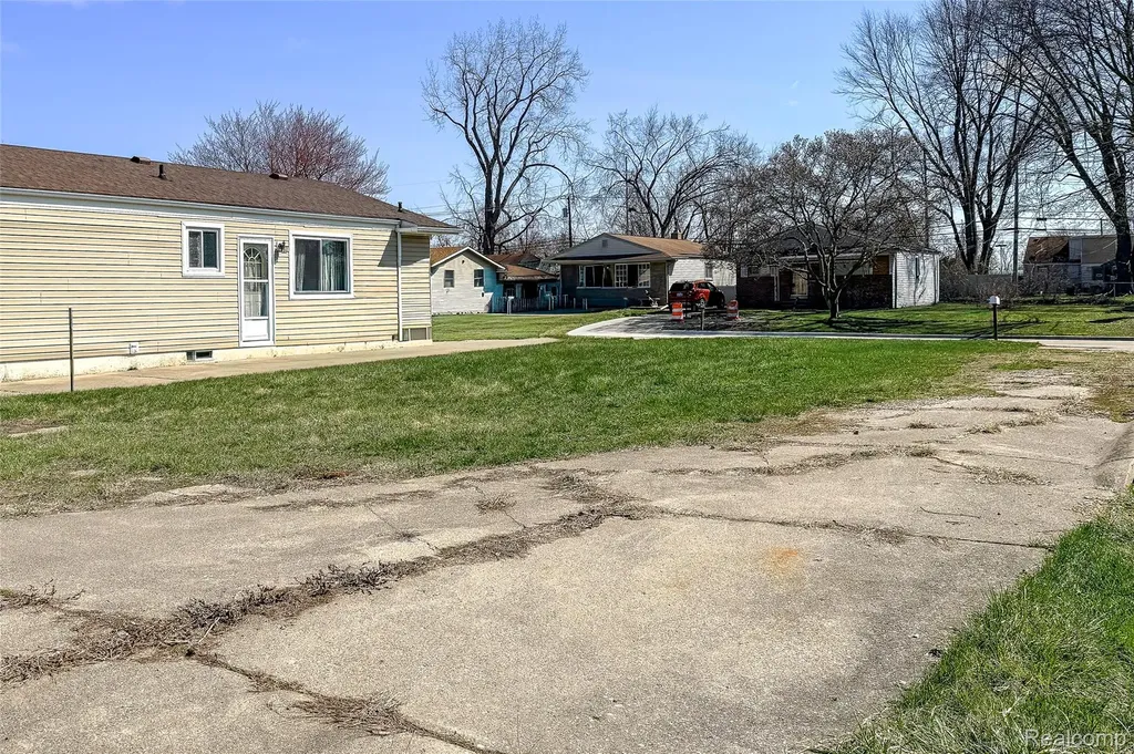 8471 Fremont Street Westland City MI 48185