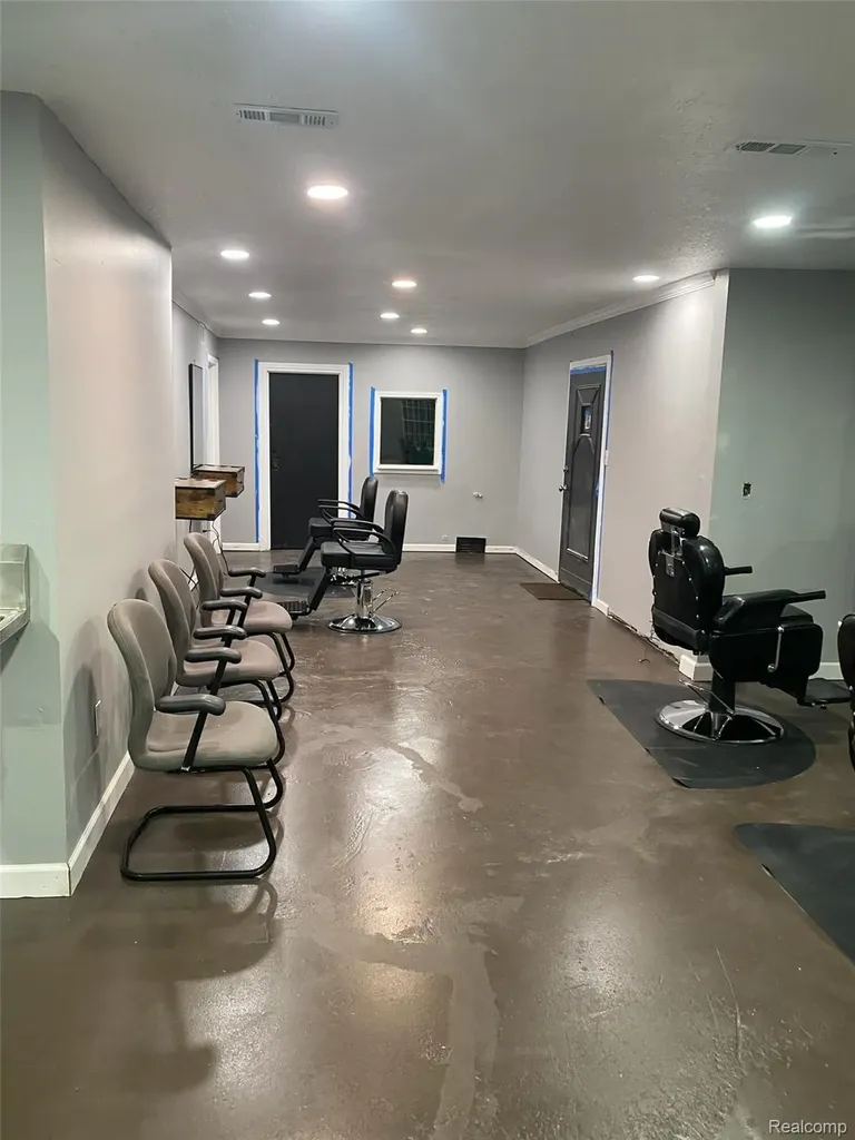 17306 W 7 Mile Road Detroit City MI 48235