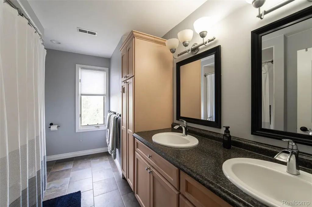 67102 Rachael Lane Washington Township MI 48095