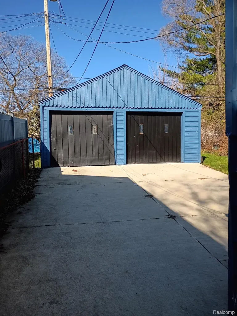 15389 Dixie Redford Charter Township MI 48239