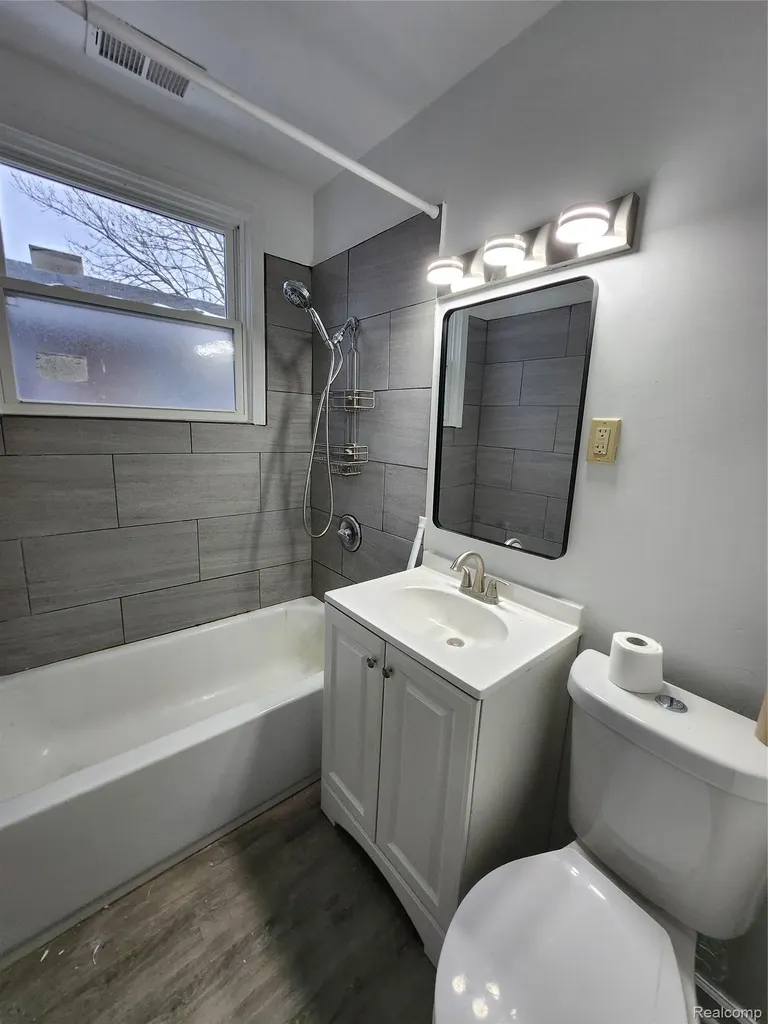 15389 Dixie Redford Charter Township MI 48239