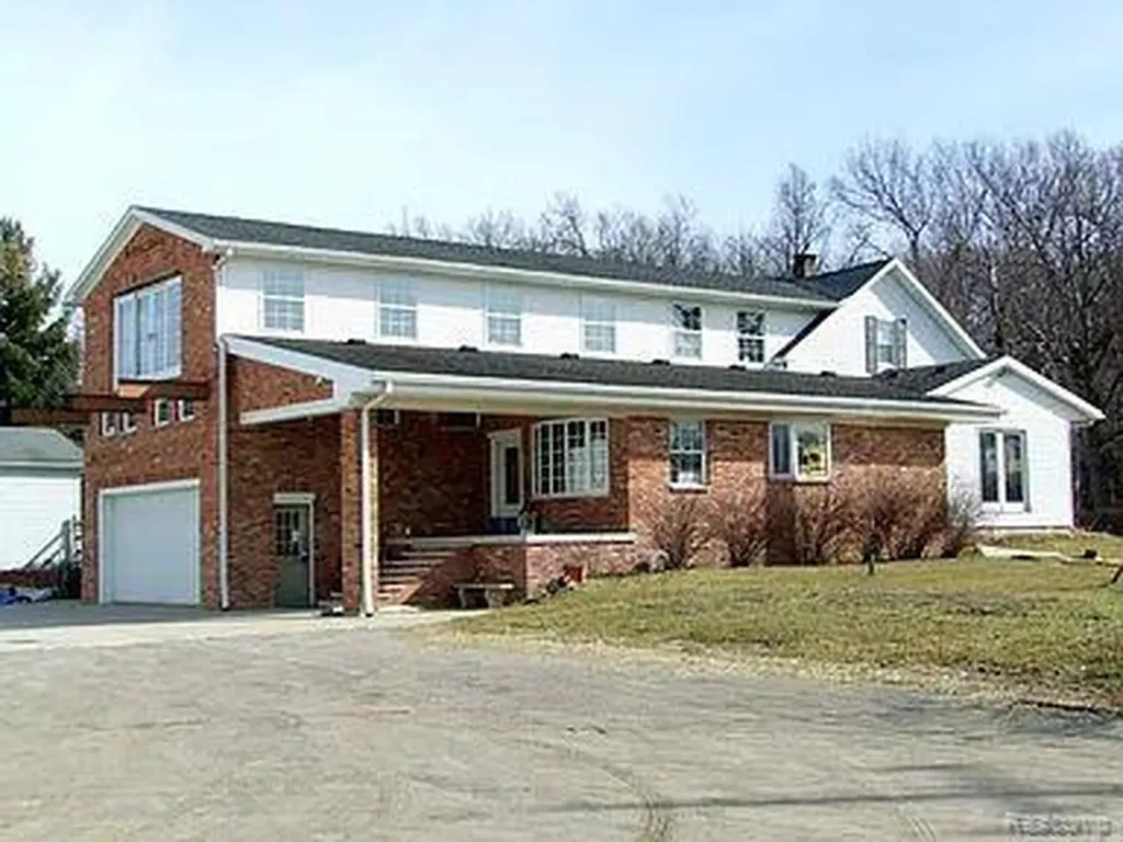 1920 Lakeside Erie Township MI 48133