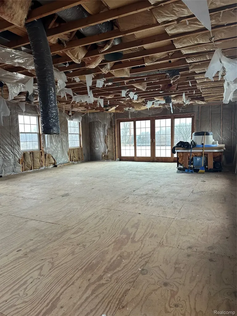 1920 Lakeside Erie Township MI 48133